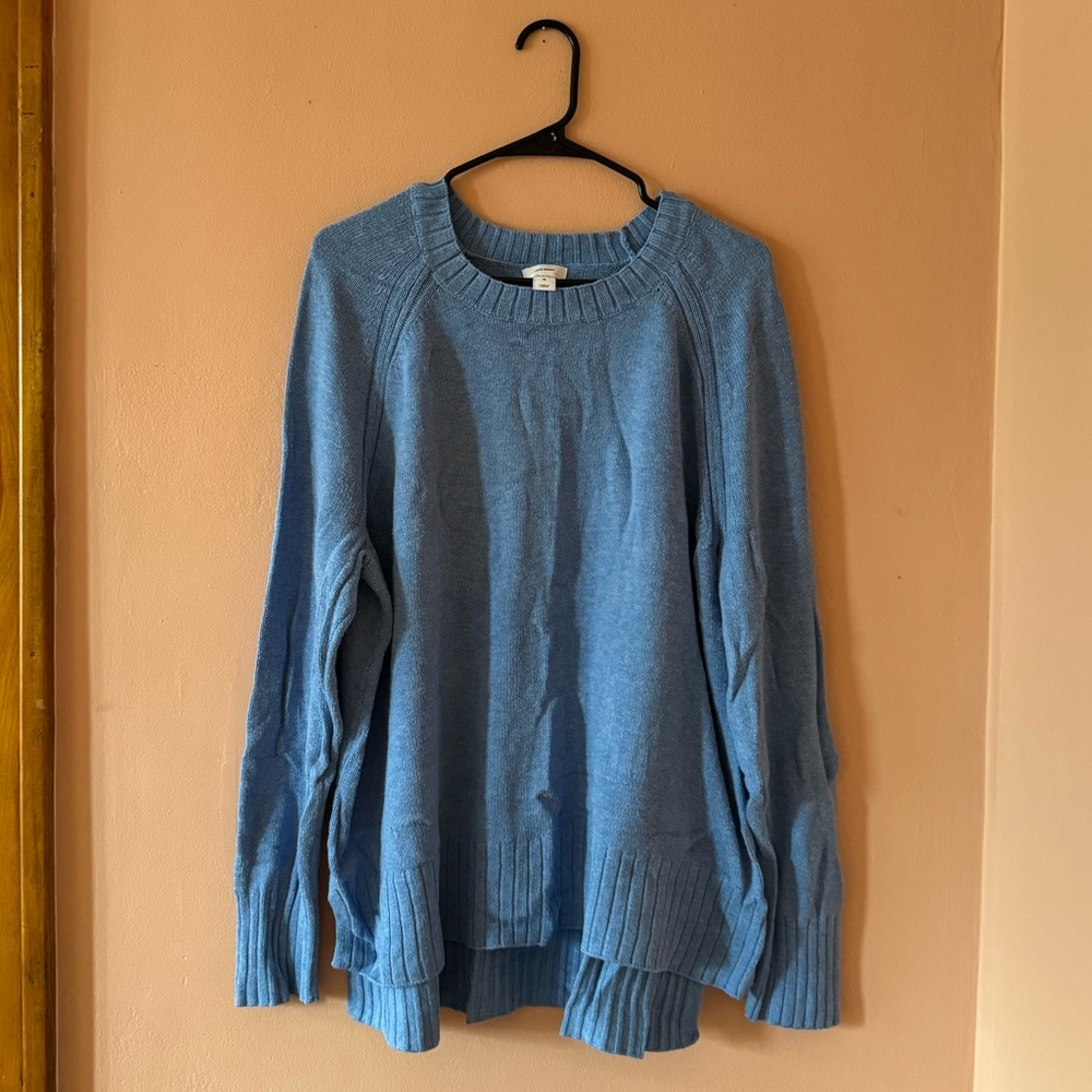 Light sweater with small side slits